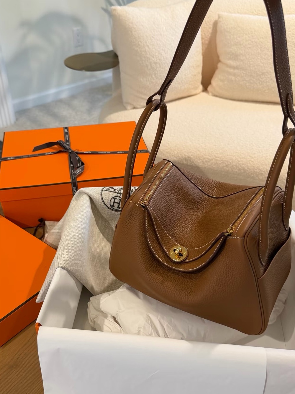 Like New Hermes Lindy 26 Brown Leather Handbag - Picture 9 of 9